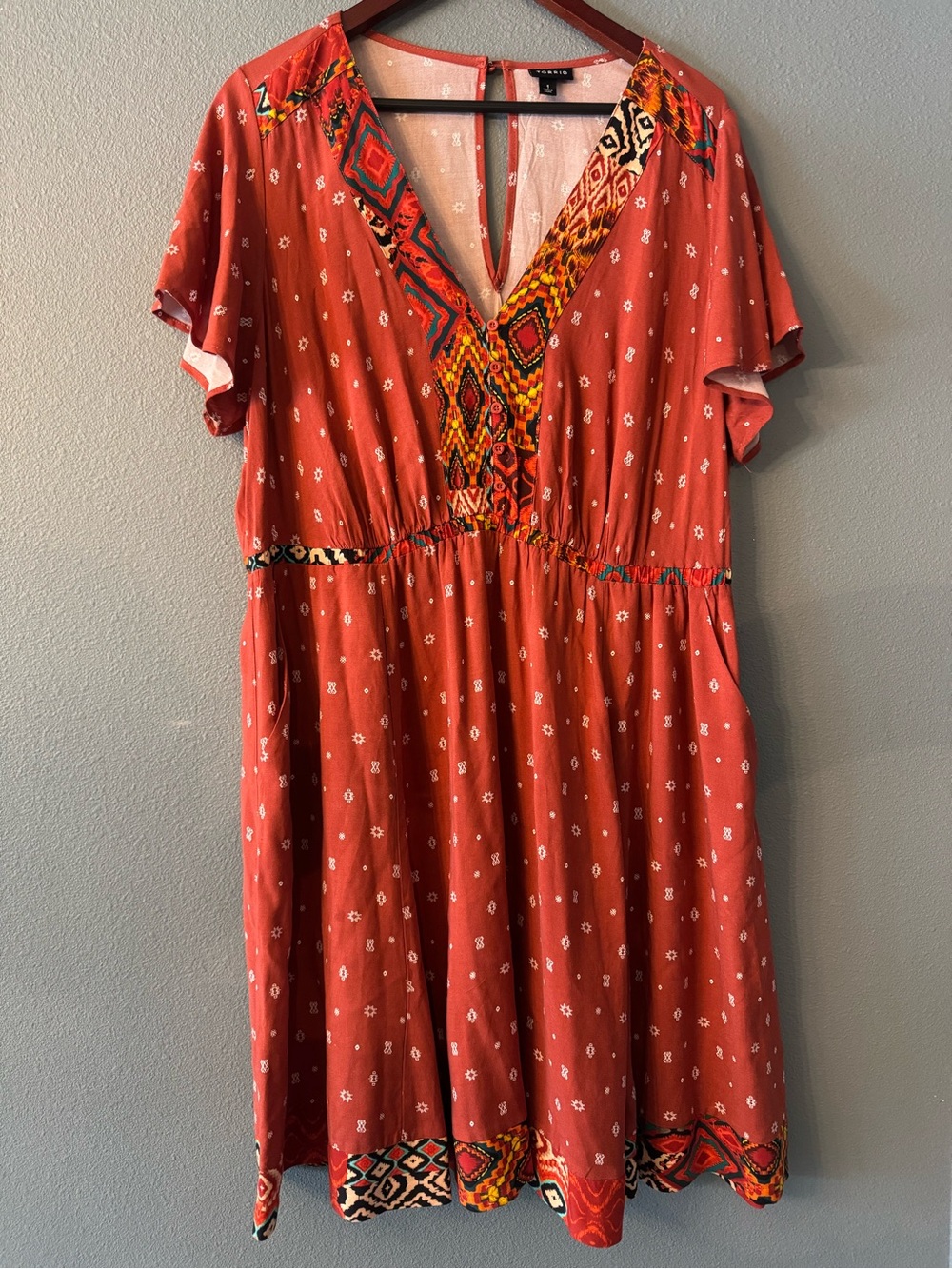 Torrid Size 1 Dress Plus Size Red Boho Tribal Print Rayon Flutter Sleeve
